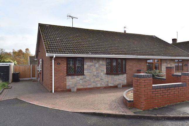 Lifton Croft, Kingswinford DY6 2 bed semi