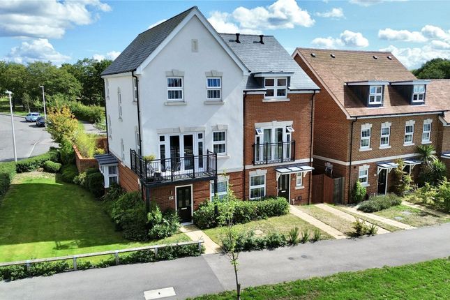 Oak Avenue, Wokingham, Berkshire, RG40 4 bed semi