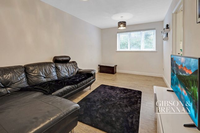 Menzies Avenue, Basildon, SS15 2 bed flat for sale