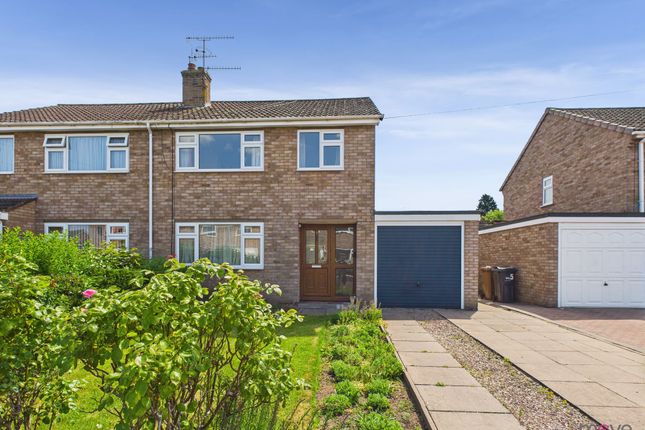 St. Marys Close, Worcester WR5 3 bed semi