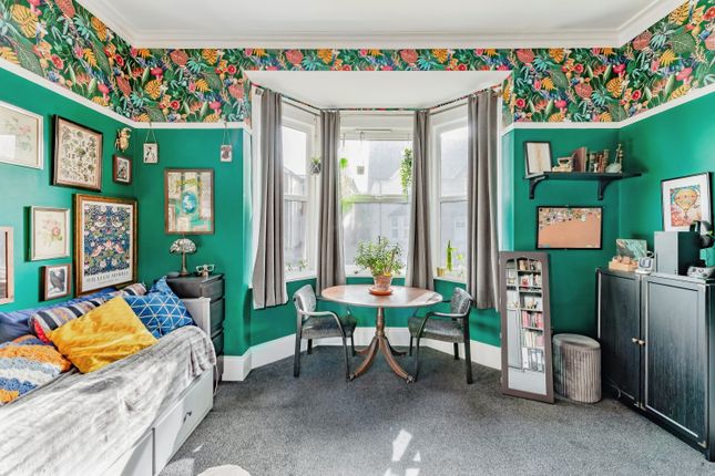1 bedroom ground floor flat for sale