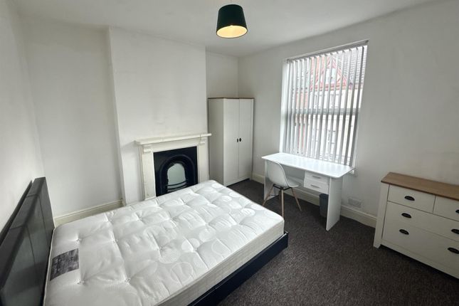 4 bed end terrace house