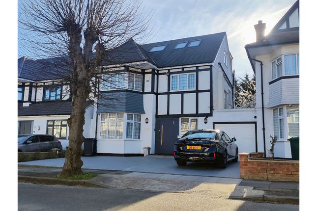 5 bed detached house