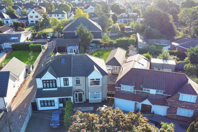 Chestnut Avenue, Grays RM16 4 bed semi