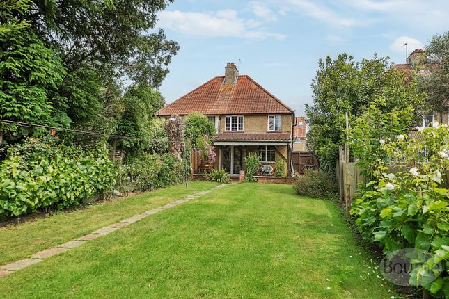 Northfield Road, Cobham, Surrey, KT11 3 bed semi