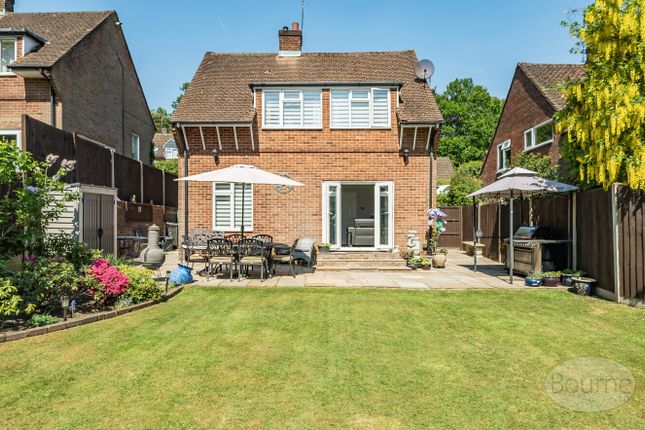 The Crescent, Farnham, Surrey, GU9 3 bed detached house for sale