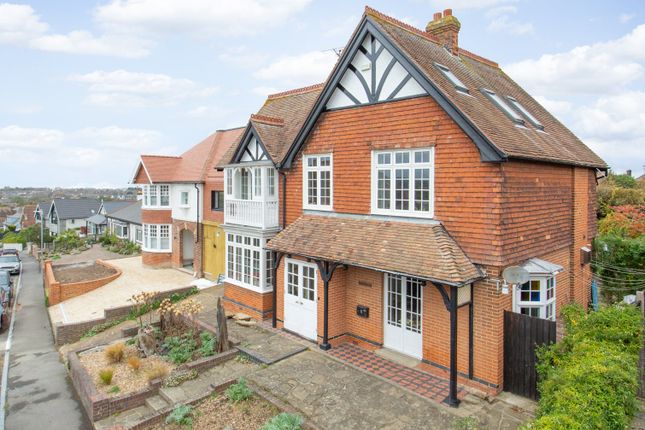 Queens Road, Whitstable, Kent, CT5 5 bed detached house for sale