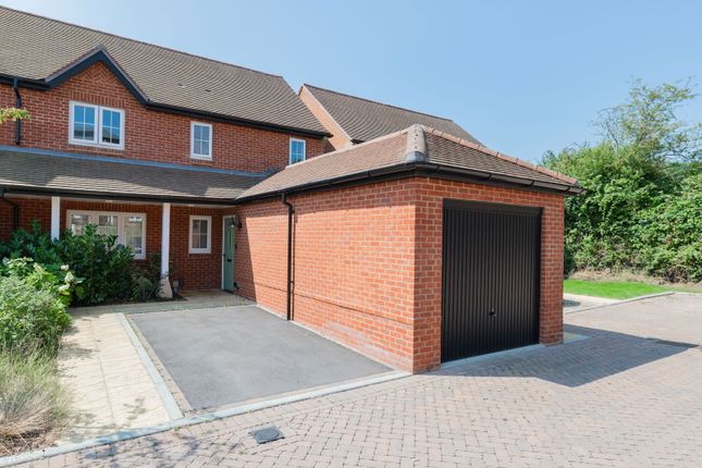 Hickory Way, Southampton  SO30 3 bed semi