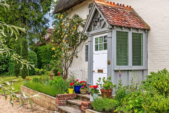 Lavender Mead, Hampshire, SO21 5 bed country house for sale
