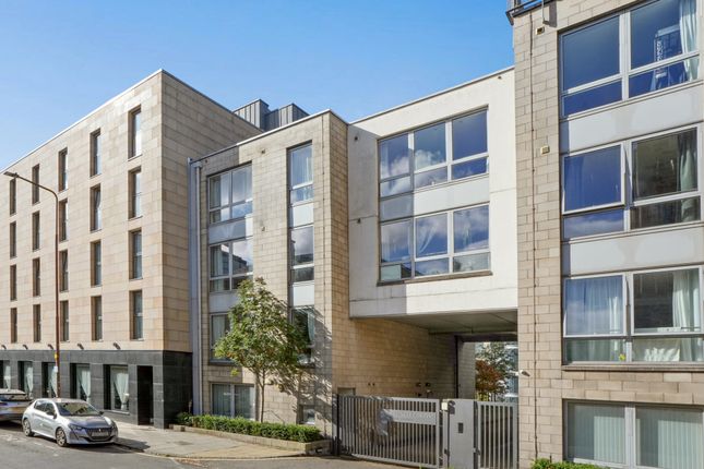 43/1 Gardner's Crescent, Edinburgh... 2 bed duplex for sale