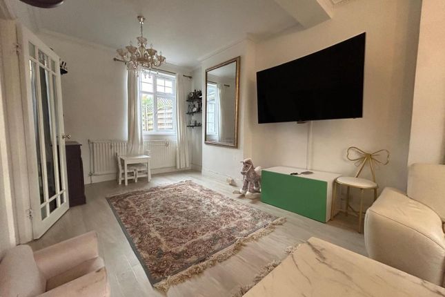 Shakespeare Road, Poets Corner, Mill... 2 bed house for sale