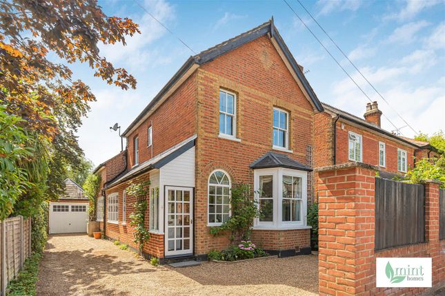 Brighton Road, Addlestone KT15 3 bed detached house for sale