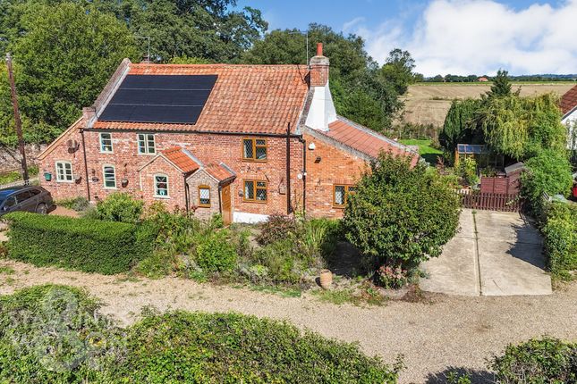 Squires Road, Halvergate, Norwich 2 bed cottage for sale