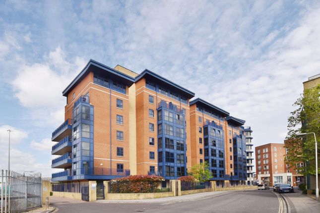 3 bedroom flat for sale