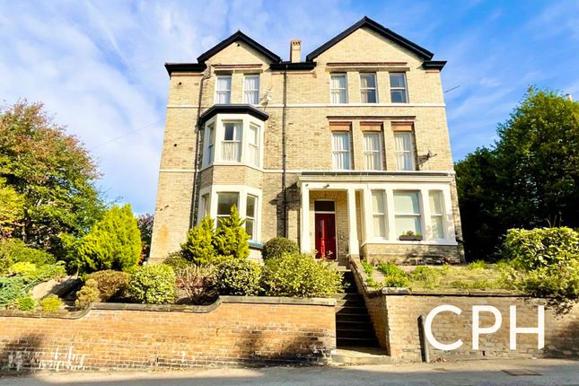 Westbourne Grove, Scarborough, YO11 2 bed flat for sale