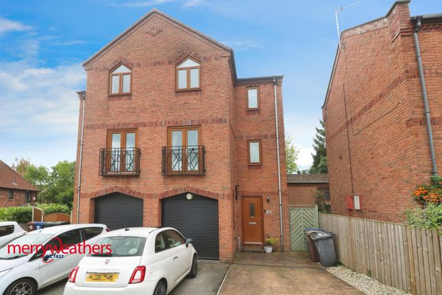 Laithe Croft, Dodworth, Barnsley 3 bed townhouse for sale