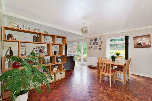 The Glebe, Kings Langley WD4 4 bed detached house for sale