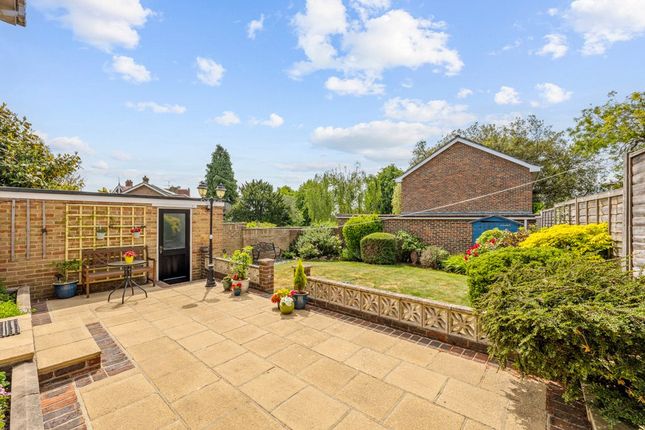 Knightwood Close, Reigate, Surrey, RH2 4 bed detached house for sale