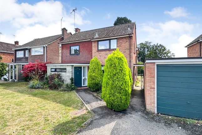 Hartford Road, Hook RG27 4 bed detached house for sale