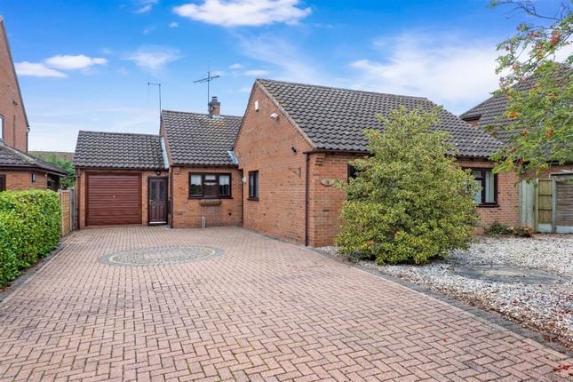 Gloster Gardens, Wellesbourne, Warwick 3 bed detached bungalow for sale