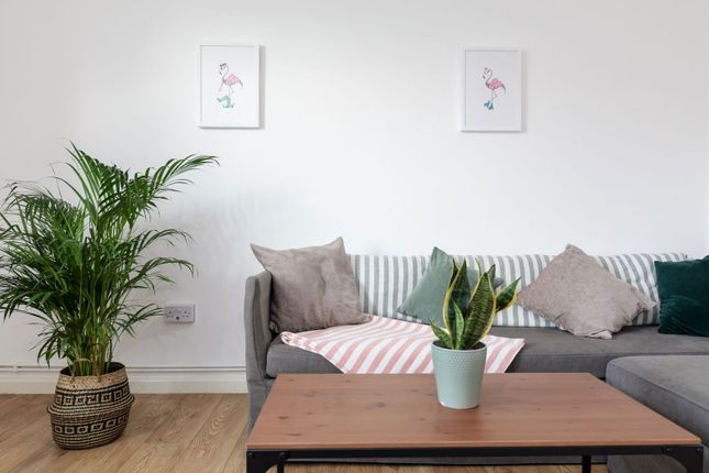 Darling Row, London E1 2 bed flat for sale
