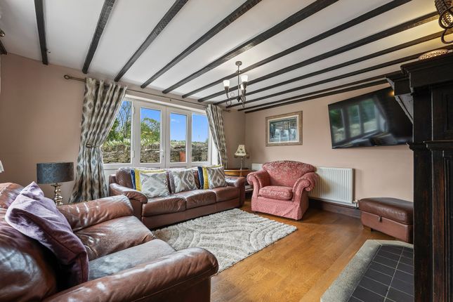 4 bed link detached house