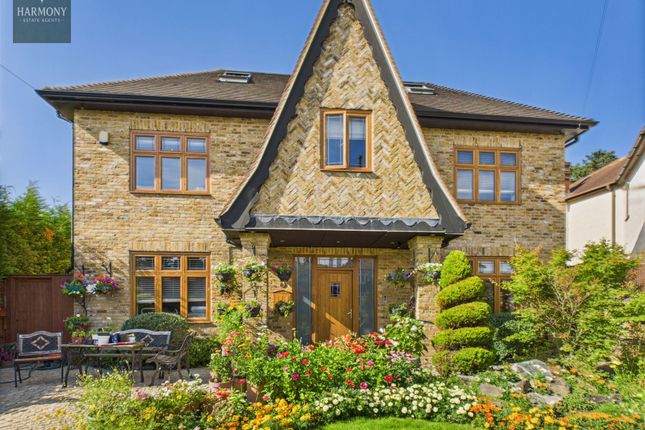6 bedroom detached house for sale