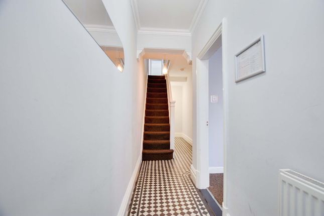 5 bedroom end of terrace house for sale