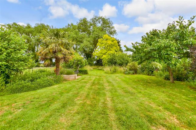 Bush Road, East Peckham, Tonbridge, Kent 3 bed detached house for sale