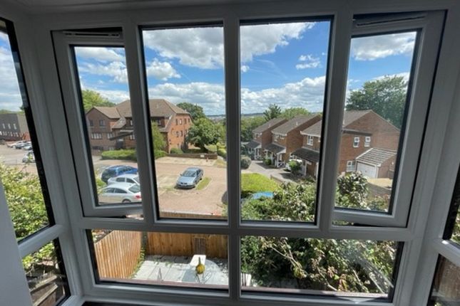 Woodstock Road, Rochester, ME2 2 bed maisonette for sale
