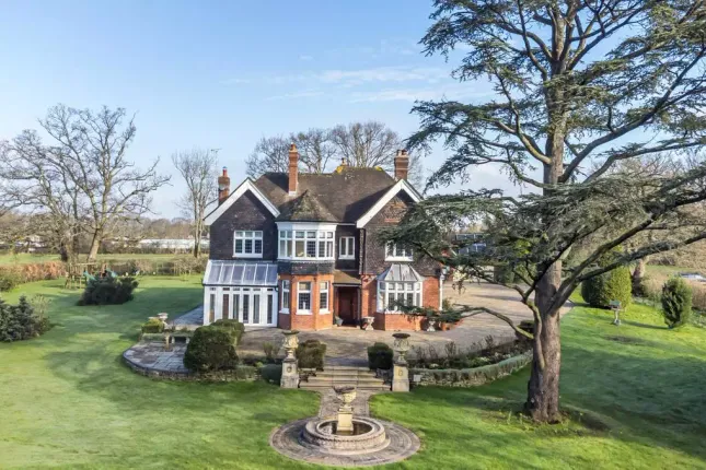 New Inn Road, Southampton SO40 5 bed detached house for sale