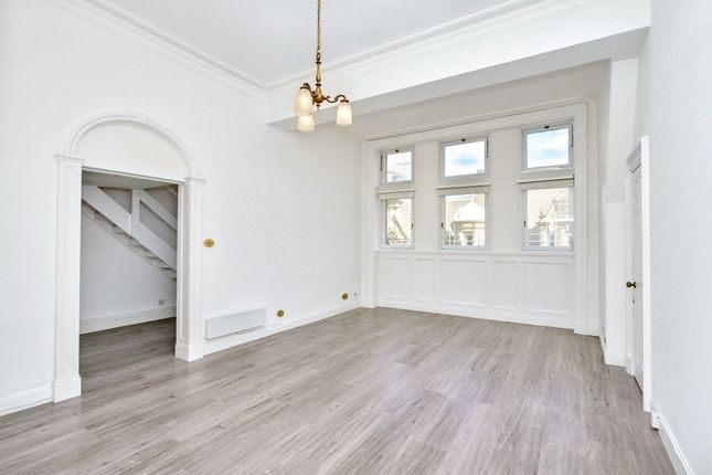North Bridge, Edinburgh, EH1 2 bed apartment for sale