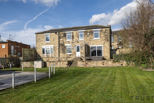 5 bed detached house