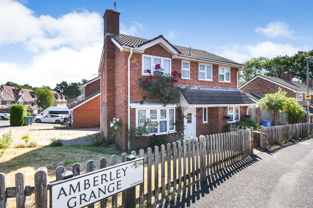 Luke Road East, Hampshire GU11 4 bed detached house for sale