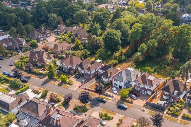 West Drive, Harrow Weald 3 bed detached house for sale