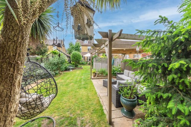 Chalkwell Road, Sittingbourne ME10 4 bed detached house for sale