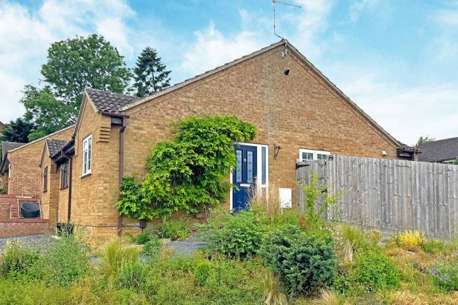 Robert Hill Close, Hillmorton, CV21 2 bed semi