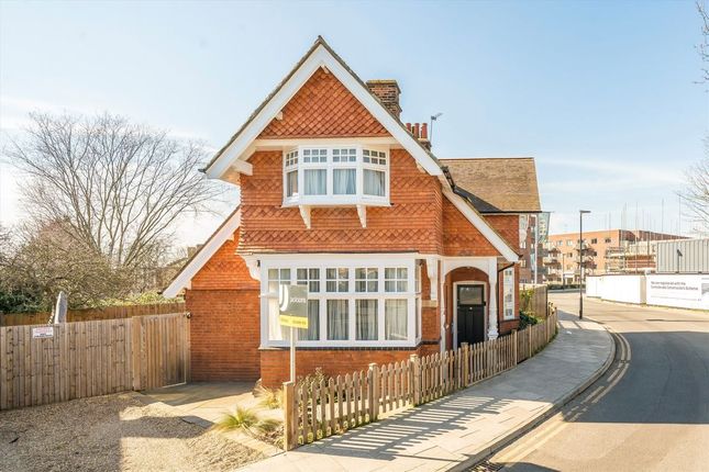 Springfield Drive, London SW17 3 bed detached house for sale