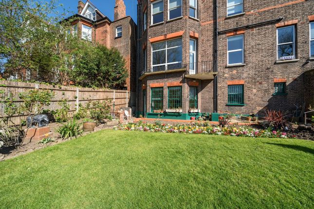 Maresfield Gardens, Hampstead, NW3 2 bed apartment for sale