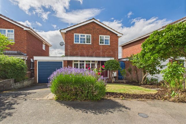 Parkfield Close, Hartlebury, DY11 7TW 3 bed detached house for sale