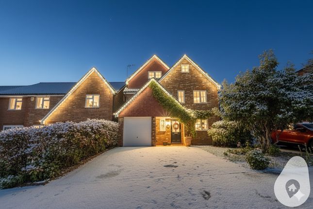 6 bedroom detached house for sale