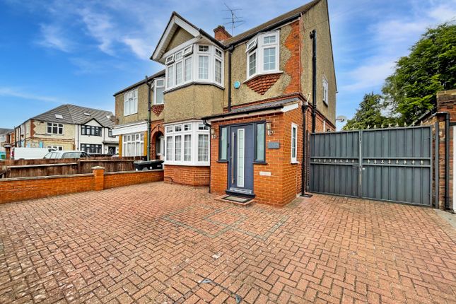 Fountains Road, Luton, Bedfordshire... 3 bed semi