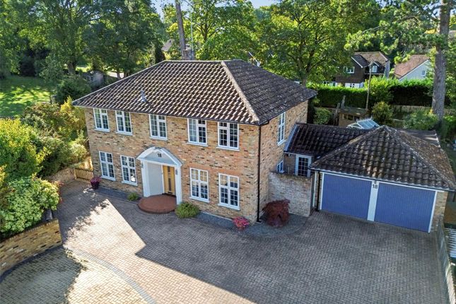 Curtis Road, Alton, Hampshire, GU34 4 bed detached house for sale
