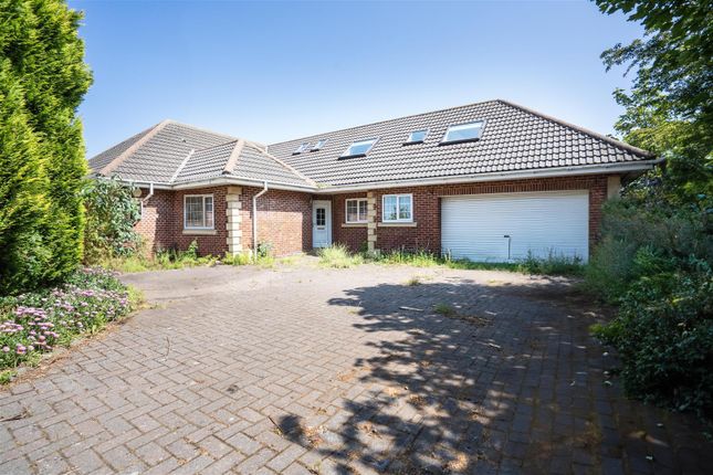 5 bed detached house