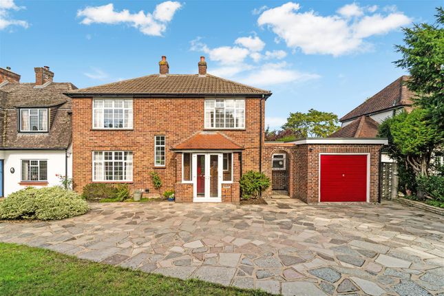 Buckles Way, Banstead 3 bed detached house for sale