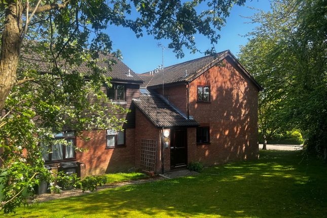 Bracken Close, Leatherhead KT23 1 bed flat for sale