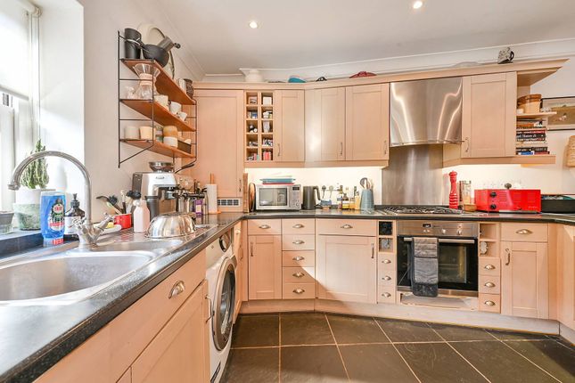 Devonport Road, Shepherd's Bush... 2 bed flat for sale