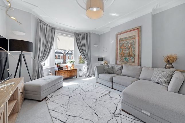 Holland Road, NW10 2 bed flat for sale