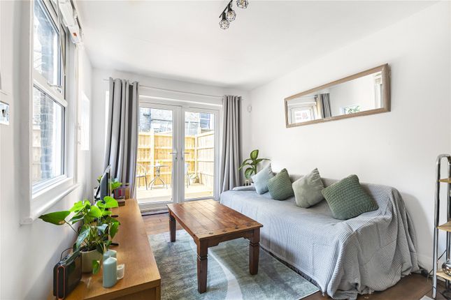 Morrish Road, London, SW2 2 bed flat for sale