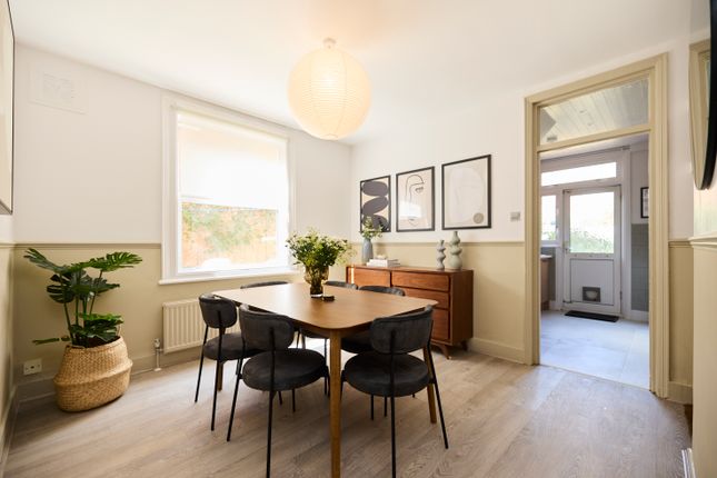 Furness Road, London NW10 2 bed apartment for sale